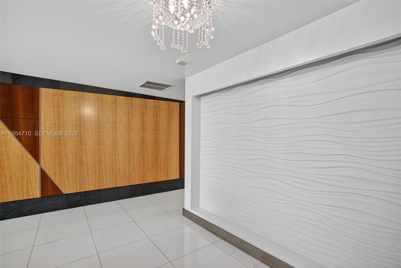 2950 NE 188th St #302, Aventura FL 33180