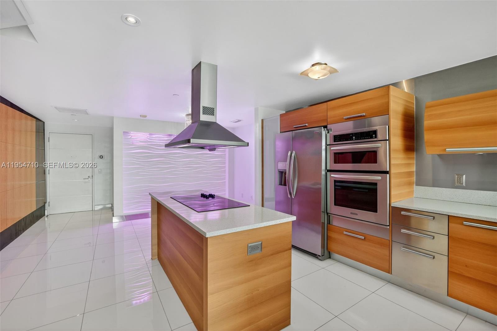 2950 NE 188th St #302, Aventura FL 33180