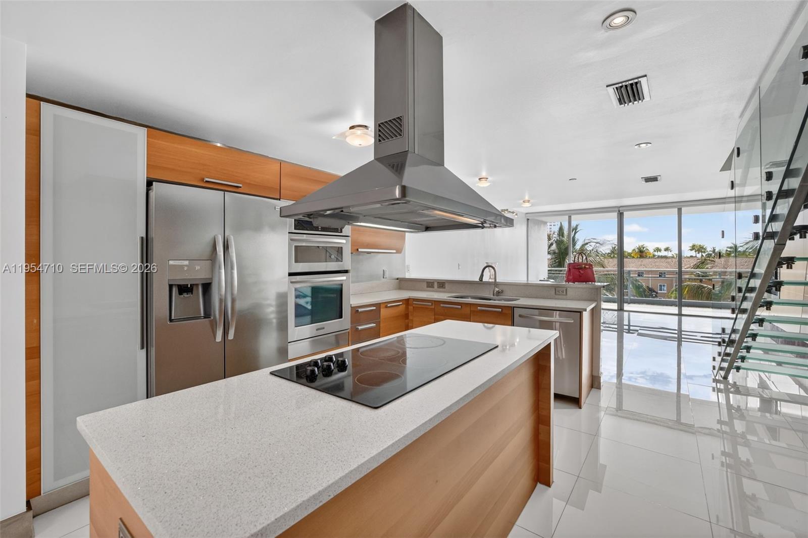 2950 NE 188th St #302, Aventura FL 33180