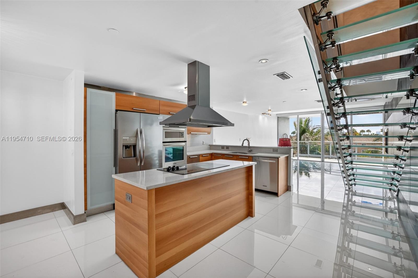 2950 NE 188th St #302, Aventura FL 33180