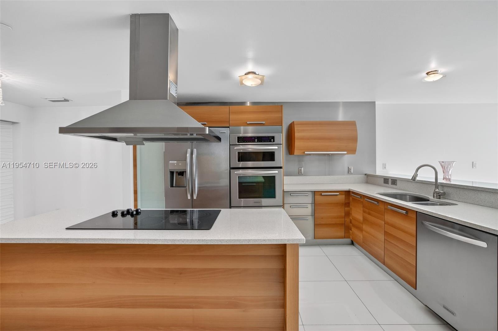 2950 NE 188th St #302, Aventura FL 33180