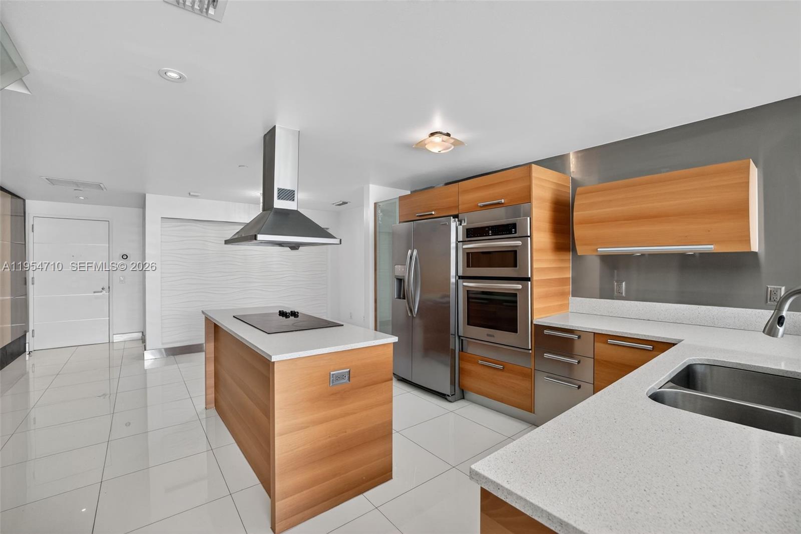 2950 NE 188th St #302, Aventura FL 33180