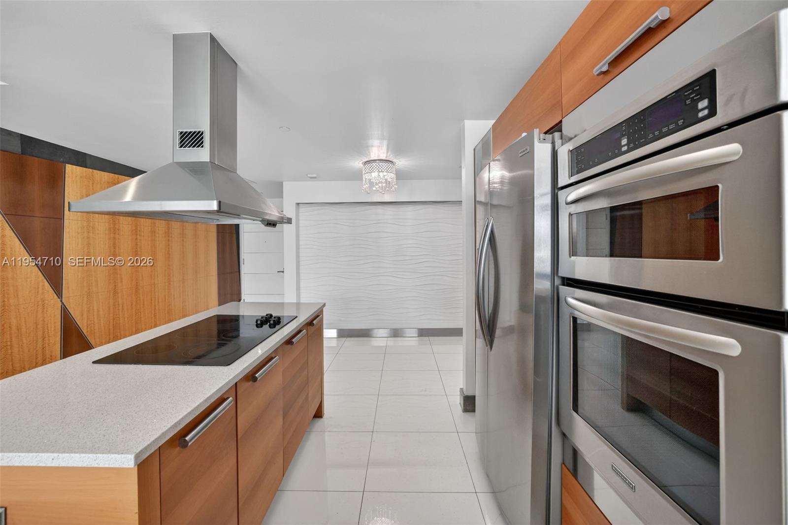 2950 NE 188th St #302, Aventura FL 33180