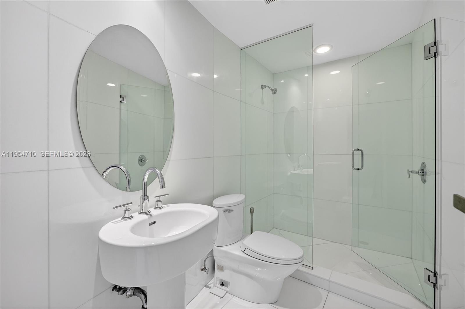 2950 NE 188th St #302, Aventura FL 33180