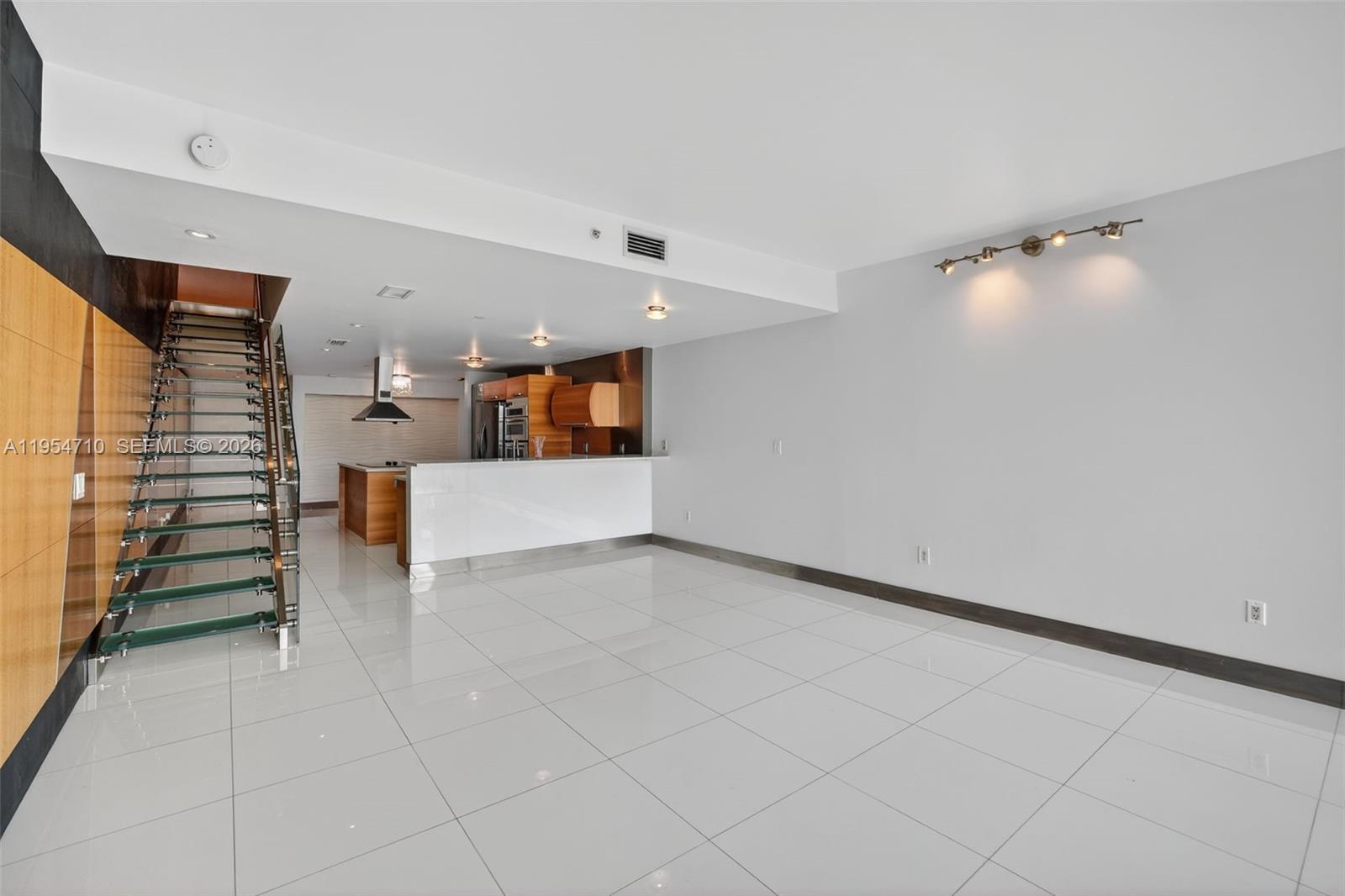 2950 NE 188th St #302, Aventura FL 33180