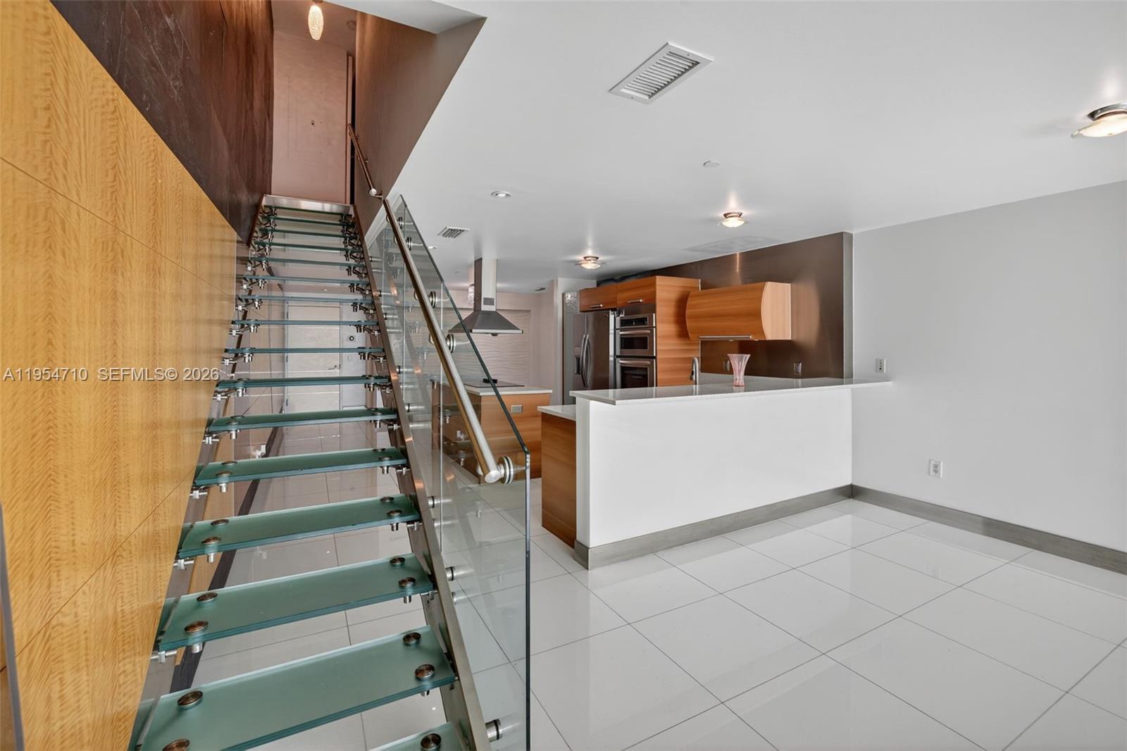 2950 NE 188th St #302, Aventura FL 33180