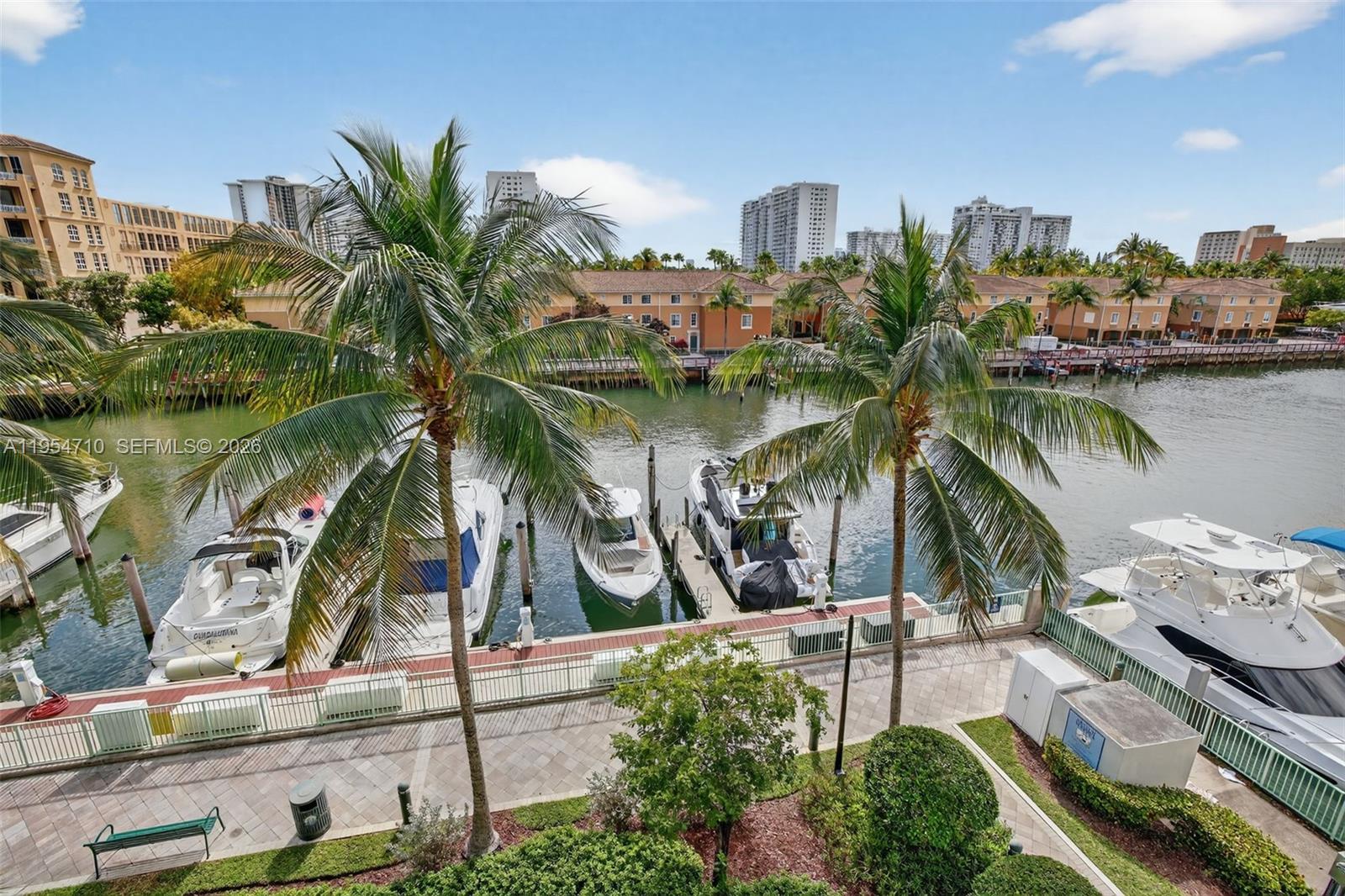 2950 NE 188th St #302, Aventura FL 33180