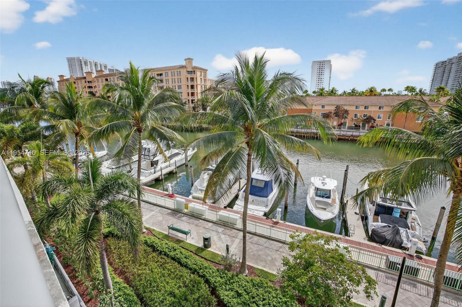 2950 NE 188th St #302, Aventura FL 33180