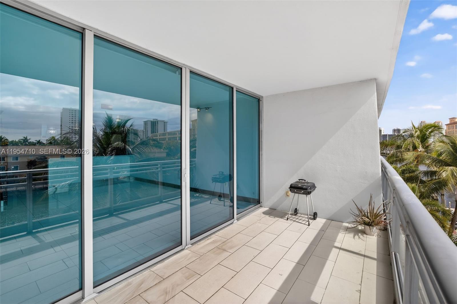 2950 NE 188th St #302, Aventura FL 33180