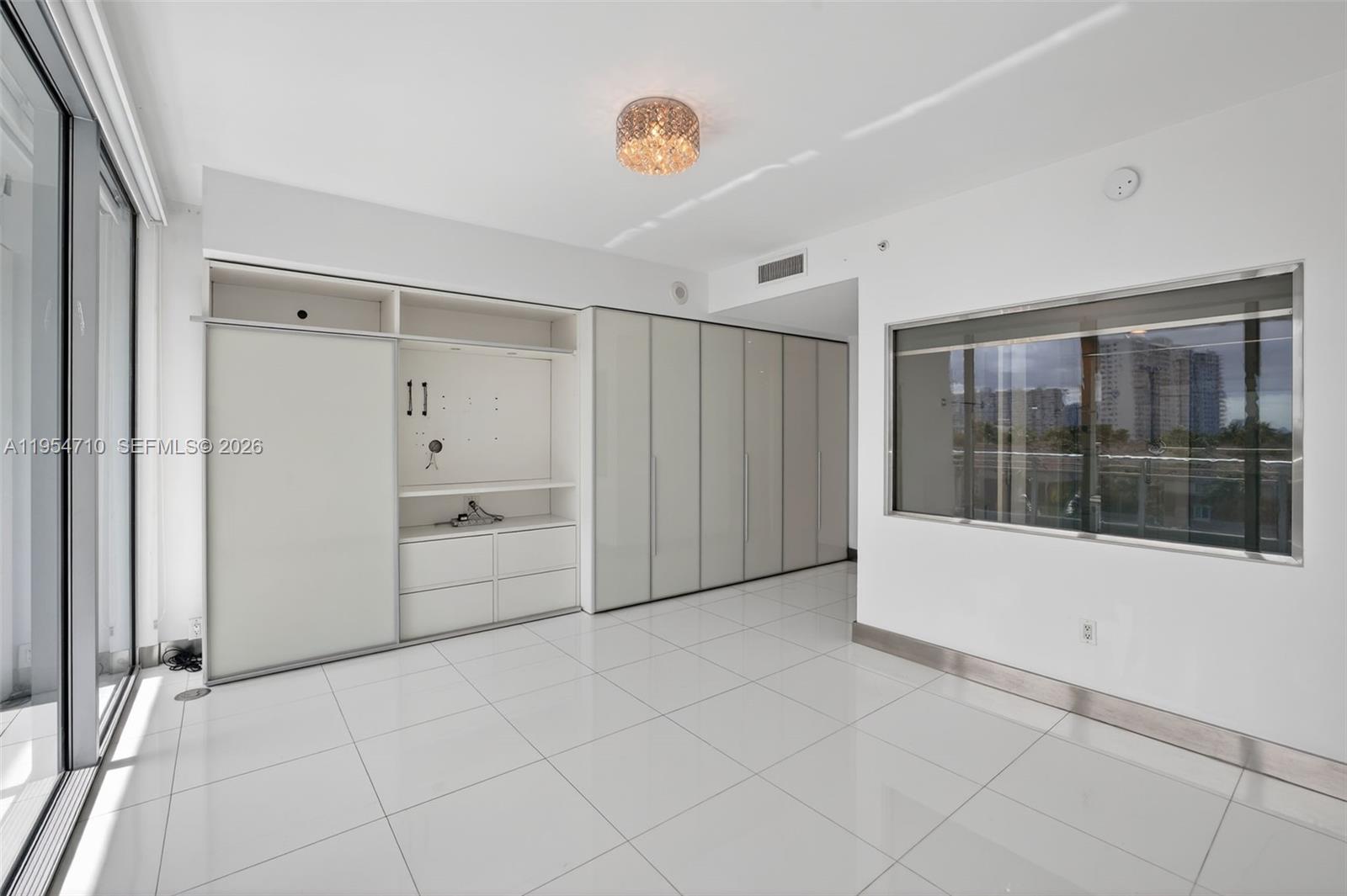 2950 NE 188th St #302, Aventura FL 33180