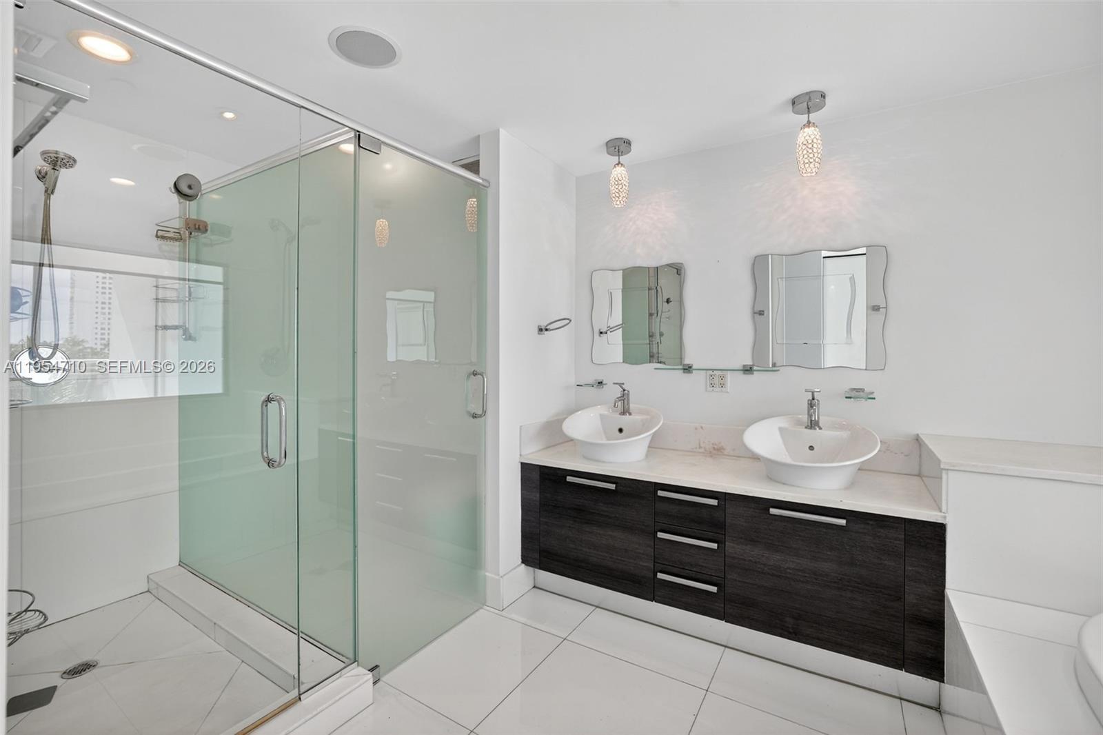 2950 NE 188th St #302, Aventura FL 33180