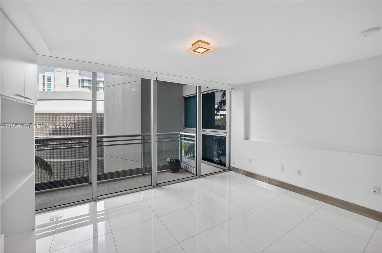 2950 NE 188th St #302, Aventura FL 33180
