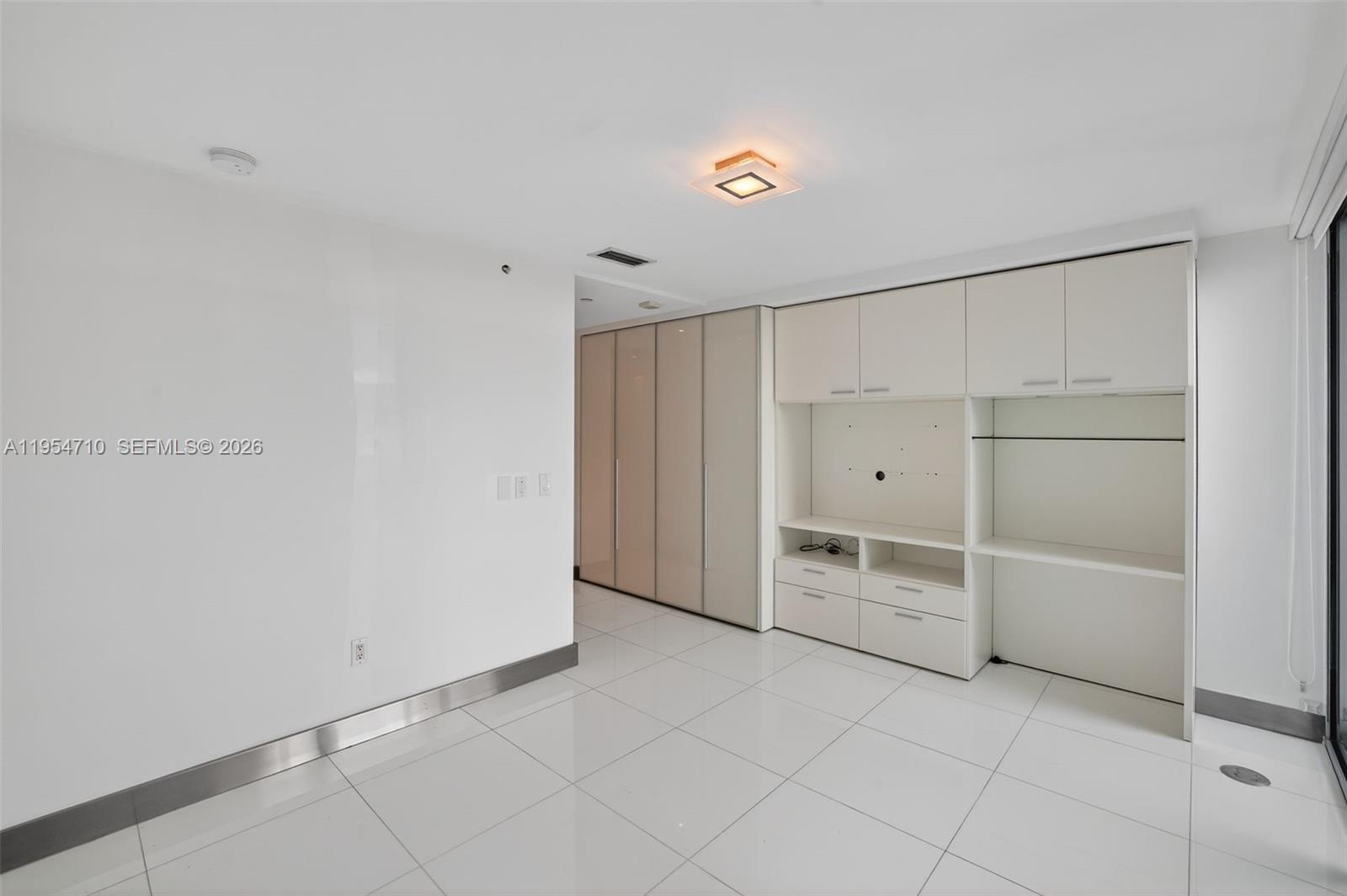 2950 NE 188th St #302, Aventura FL 33180