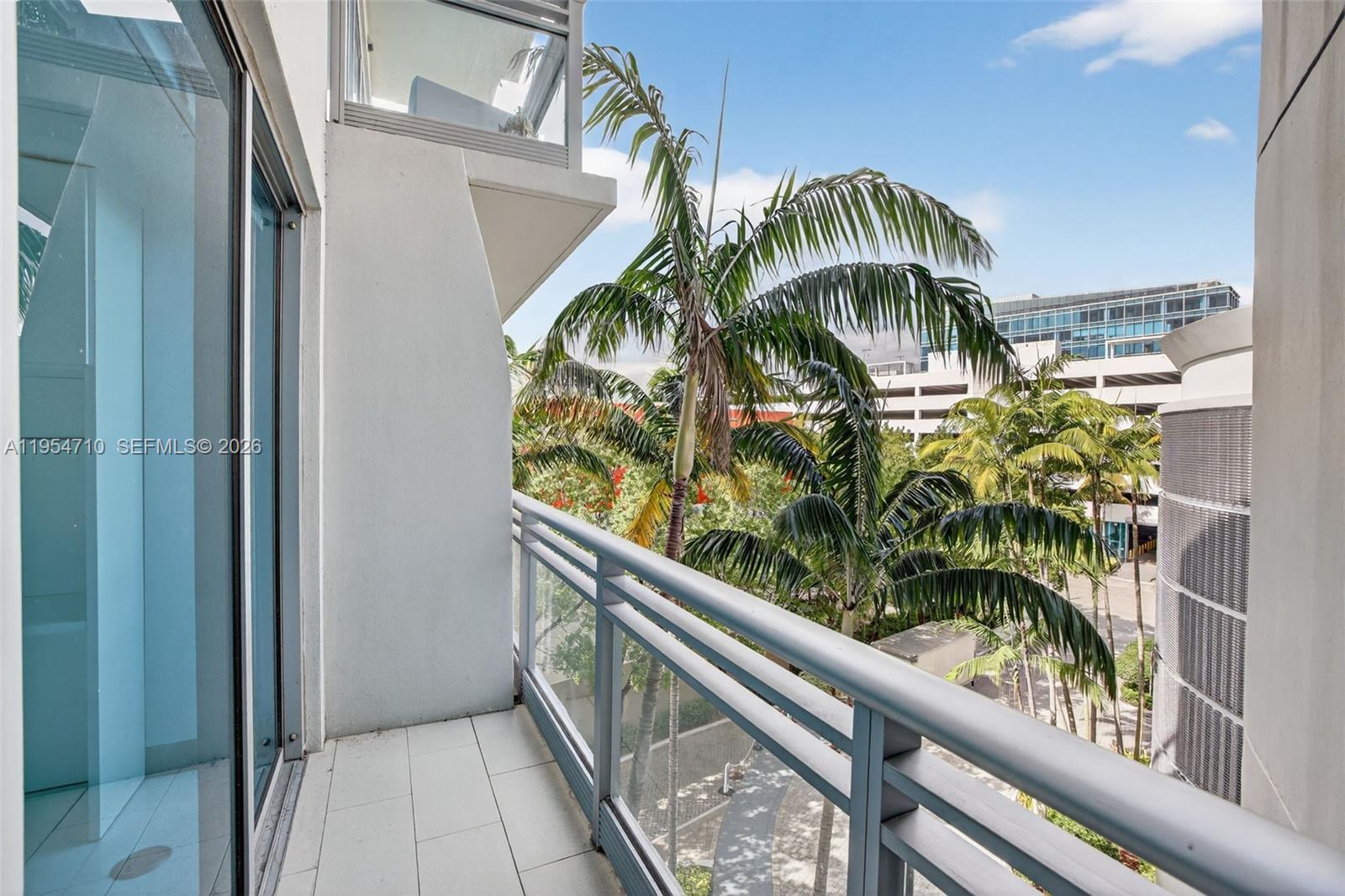 2950 NE 188th St #302, Aventura FL 33180