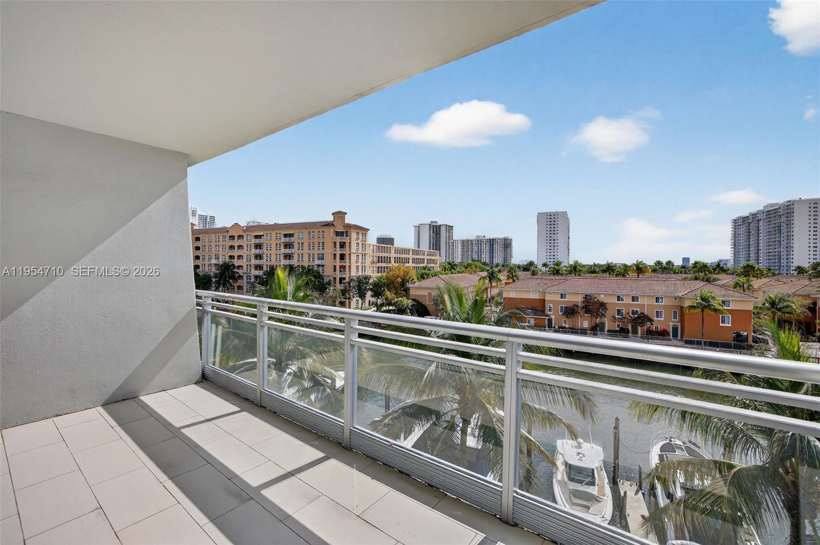 2950 NE 188th St #302, Aventura FL 33180