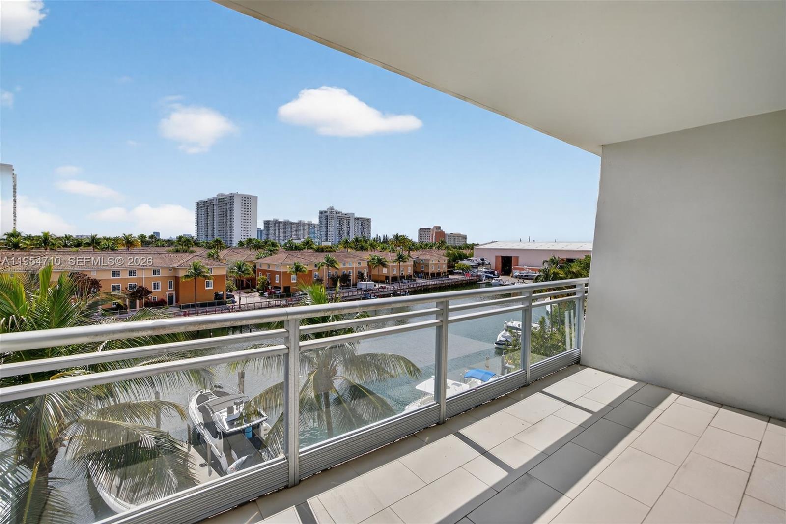 2950 NE 188th St #302, Aventura FL 33180