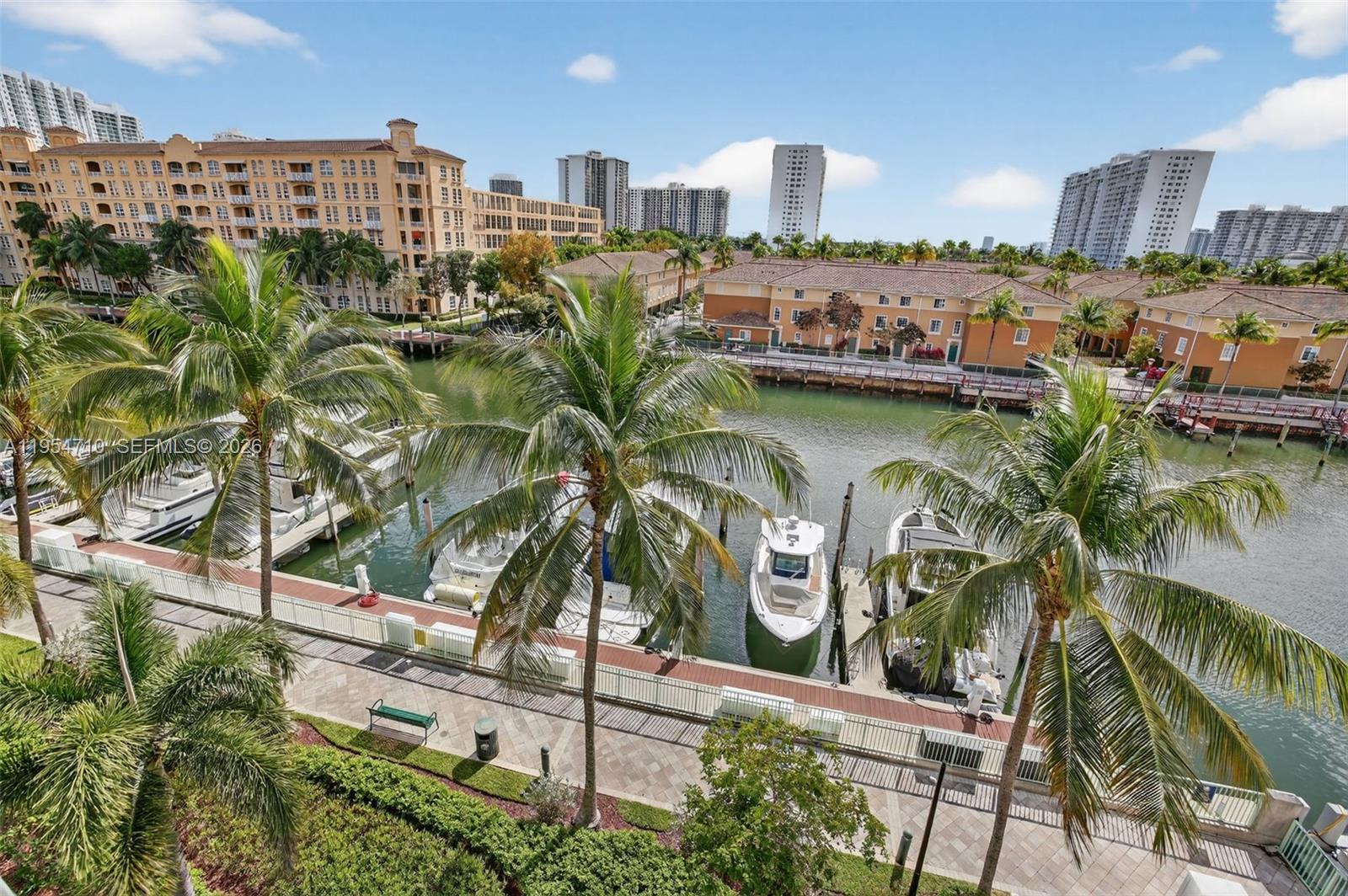 2950 NE 188th St #302, Aventura FL 33180