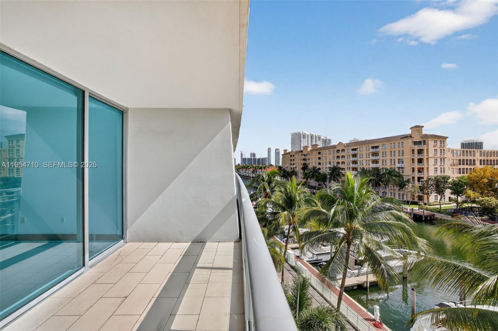 2950 NE 188th St #302, Aventura FL 33180