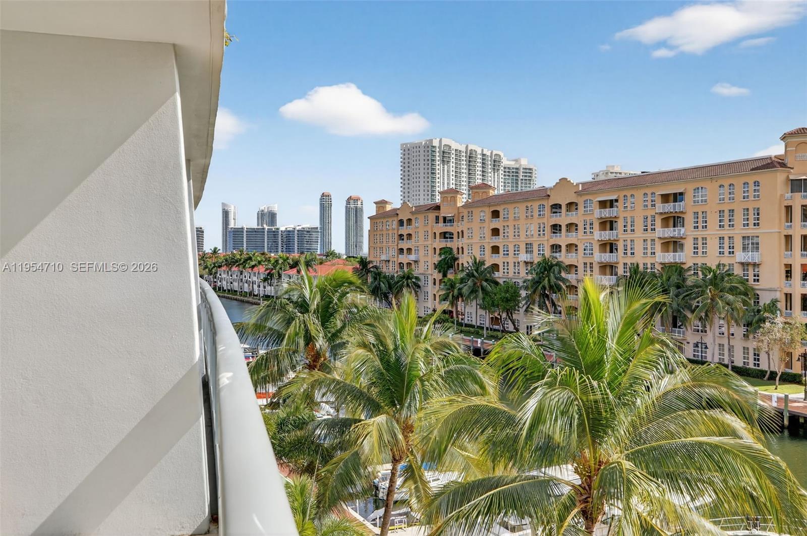 2950 NE 188th St #302, Aventura FL 33180