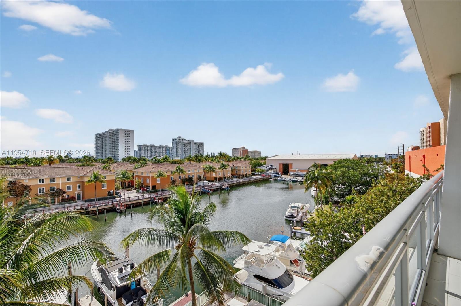 2950 NE 188th St #302, Aventura FL 33180