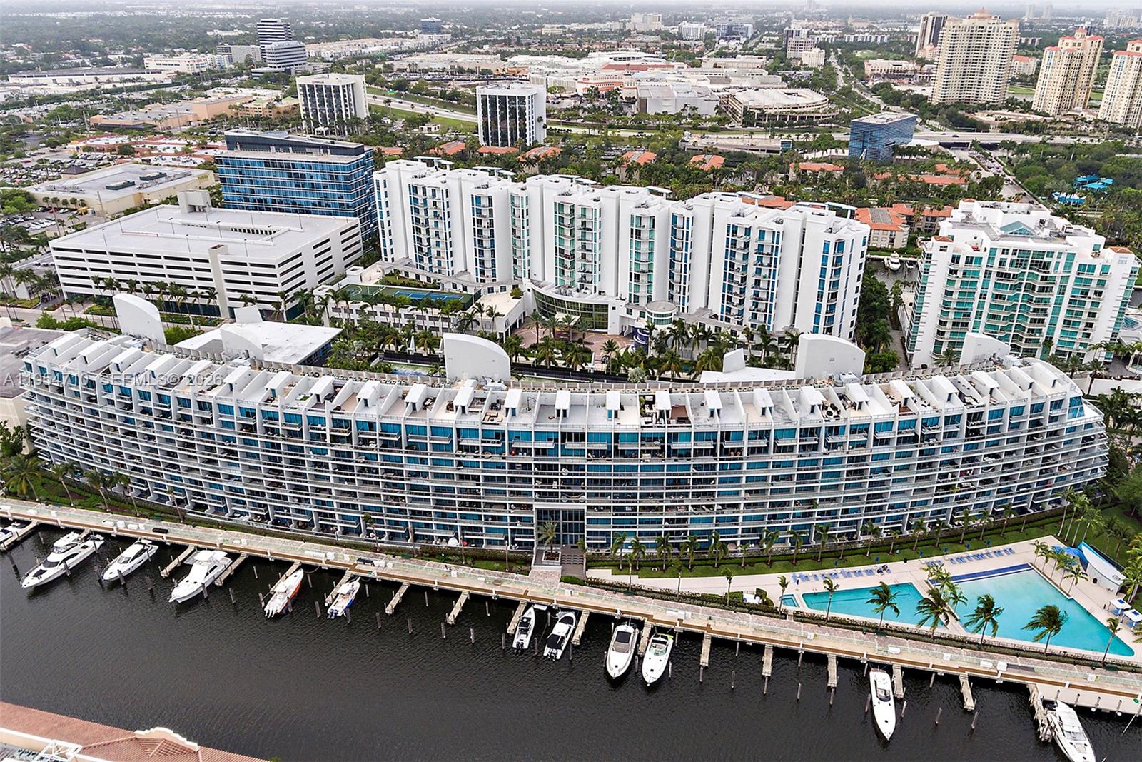 2950 NE 188th St #302, Aventura FL 33180