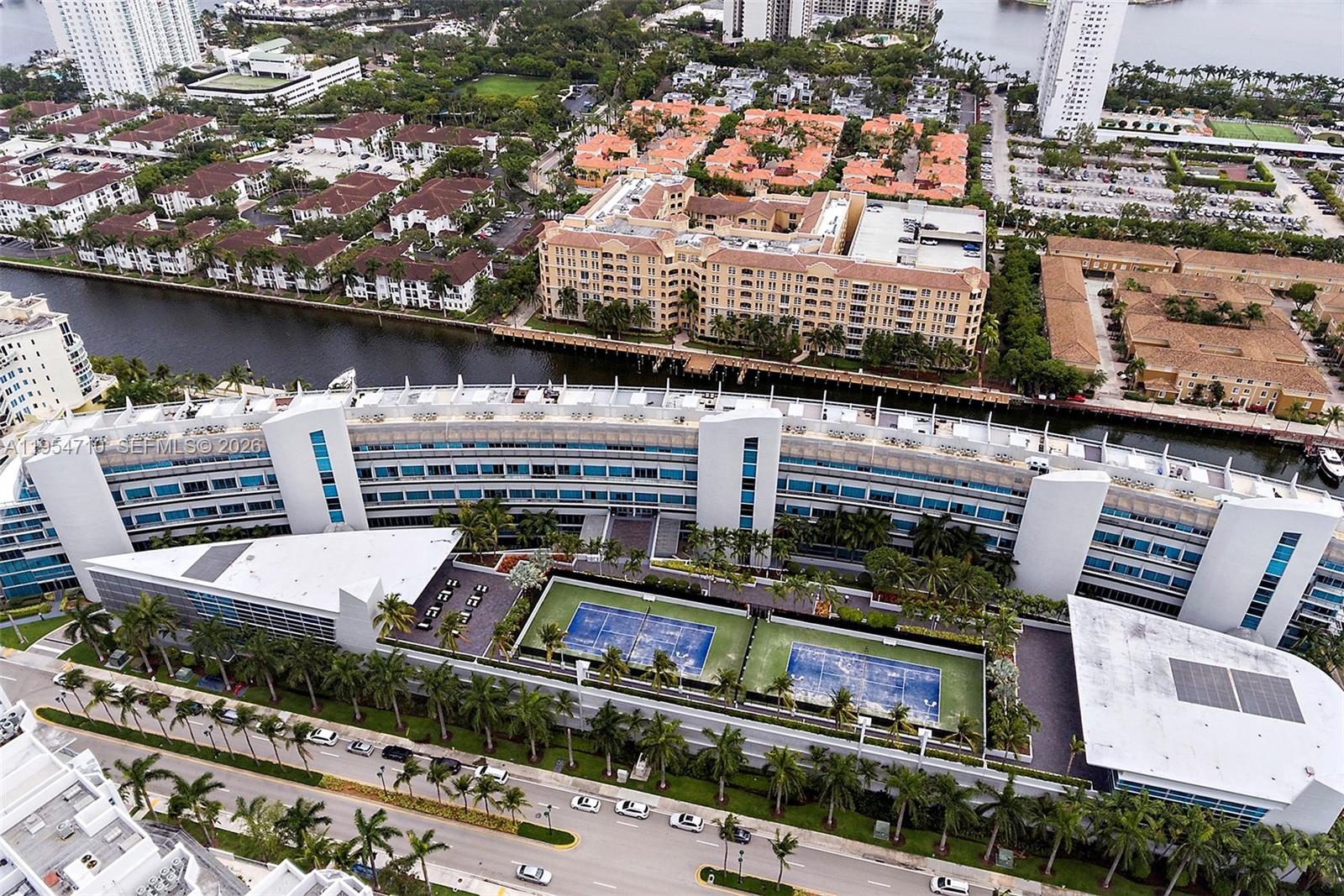 2950 NE 188th St #302, Aventura FL 33180