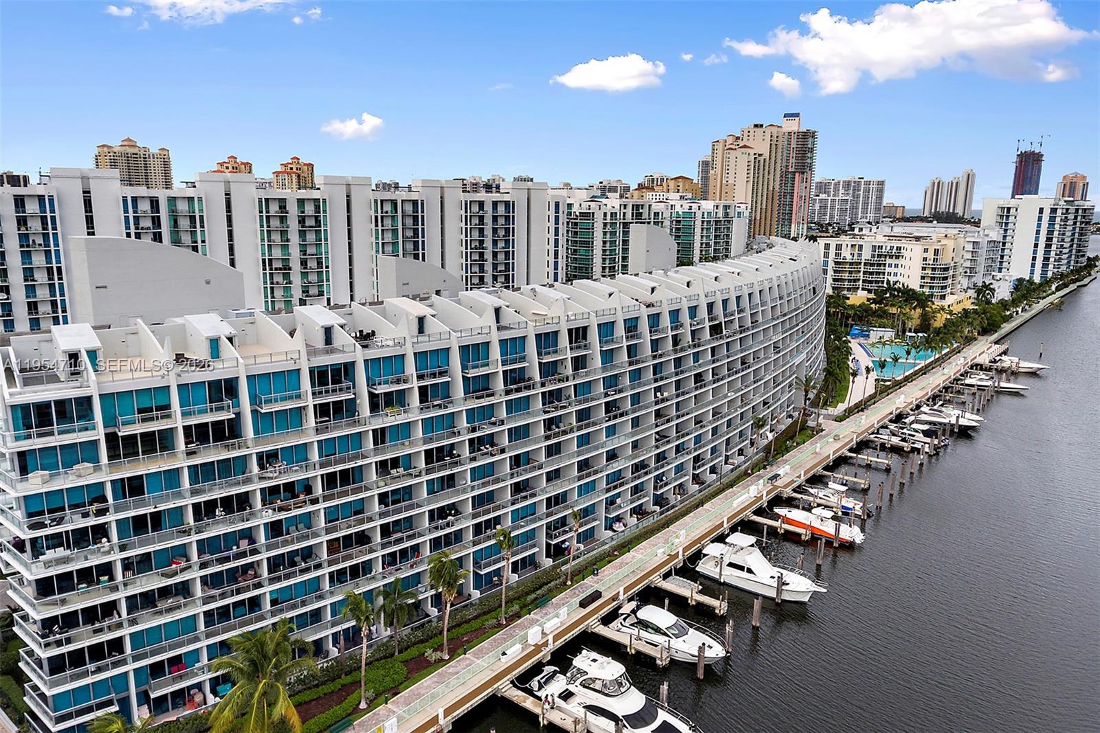 2950 NE 188th St #302, Aventura FL 33180