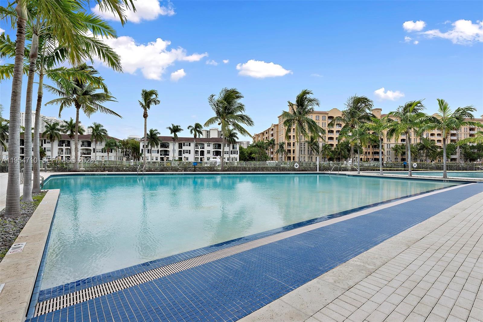 2950 NE 188th St #302, Aventura FL 33180