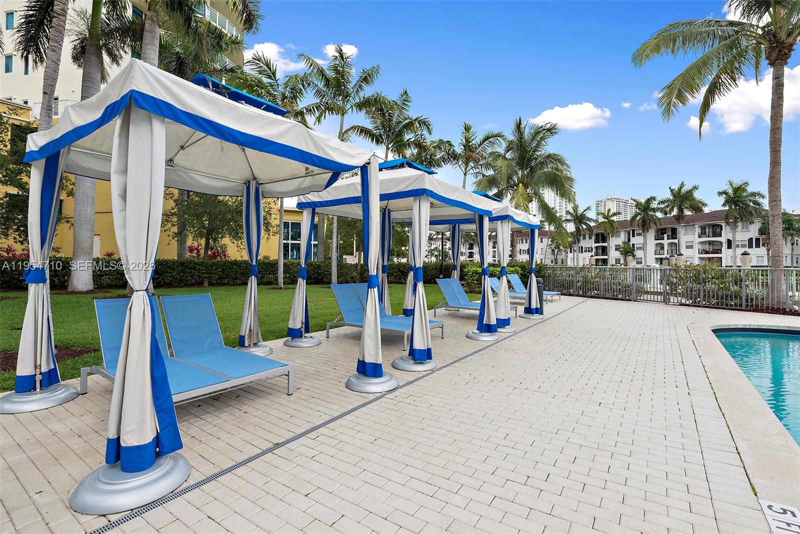 2950 NE 188th St #302, Aventura FL 33180