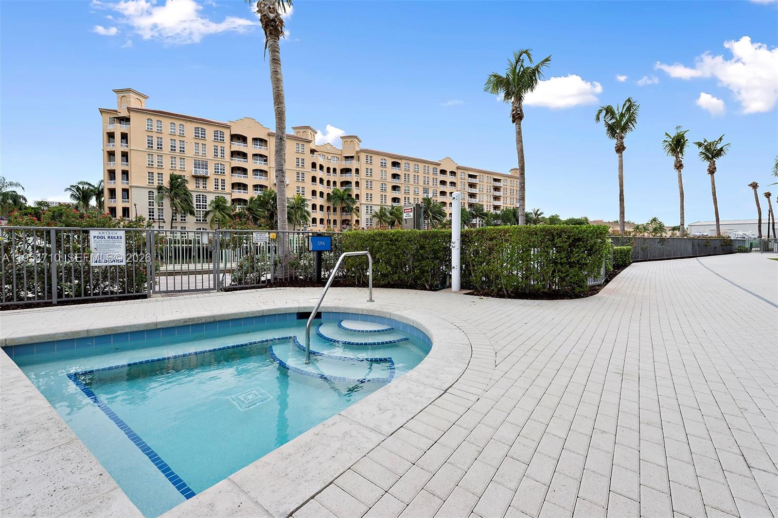 2950 NE 188th St #302, Aventura FL 33180