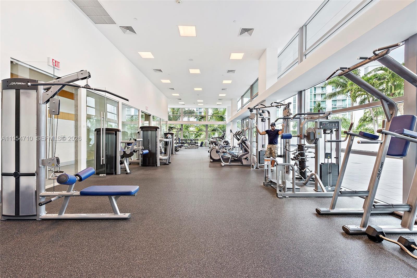 2950 NE 188th St #302, Aventura FL 33180