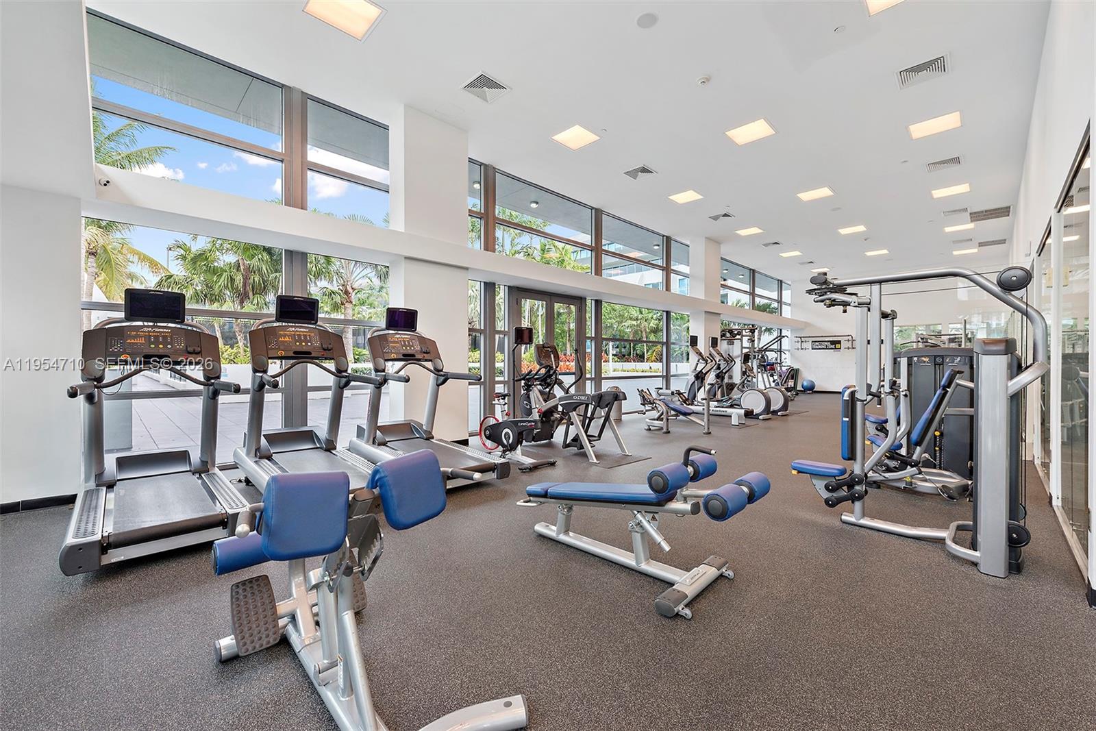 2950 NE 188th St #302, Aventura FL 33180