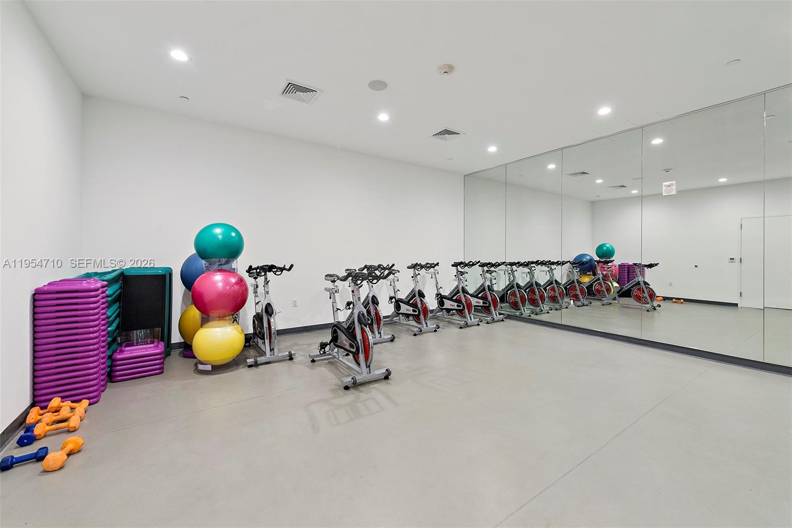 2950 NE 188th St #302, Aventura FL 33180