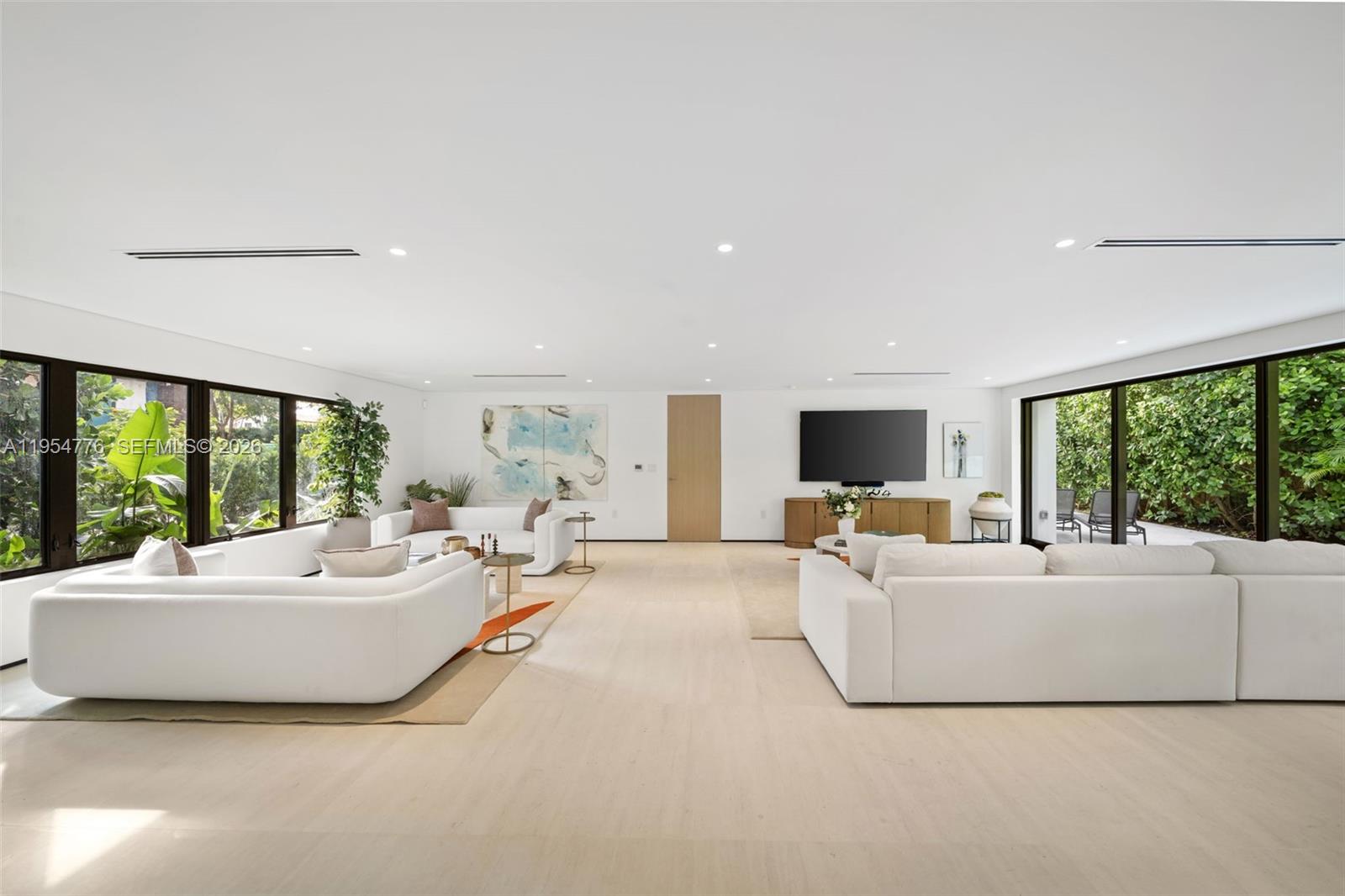222 E Rivo Alto Dr, Miami Beach FL 33139