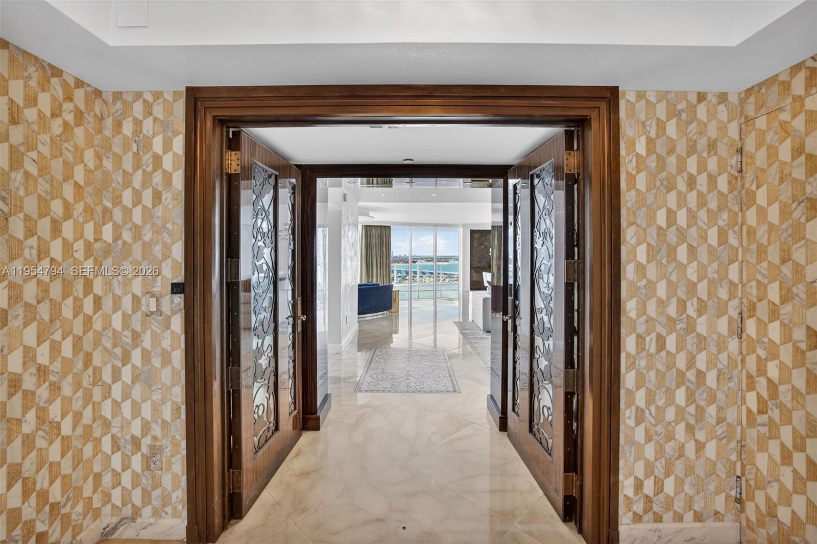 1000 S Pointe Dr #1501, Miami Beach FL 33139