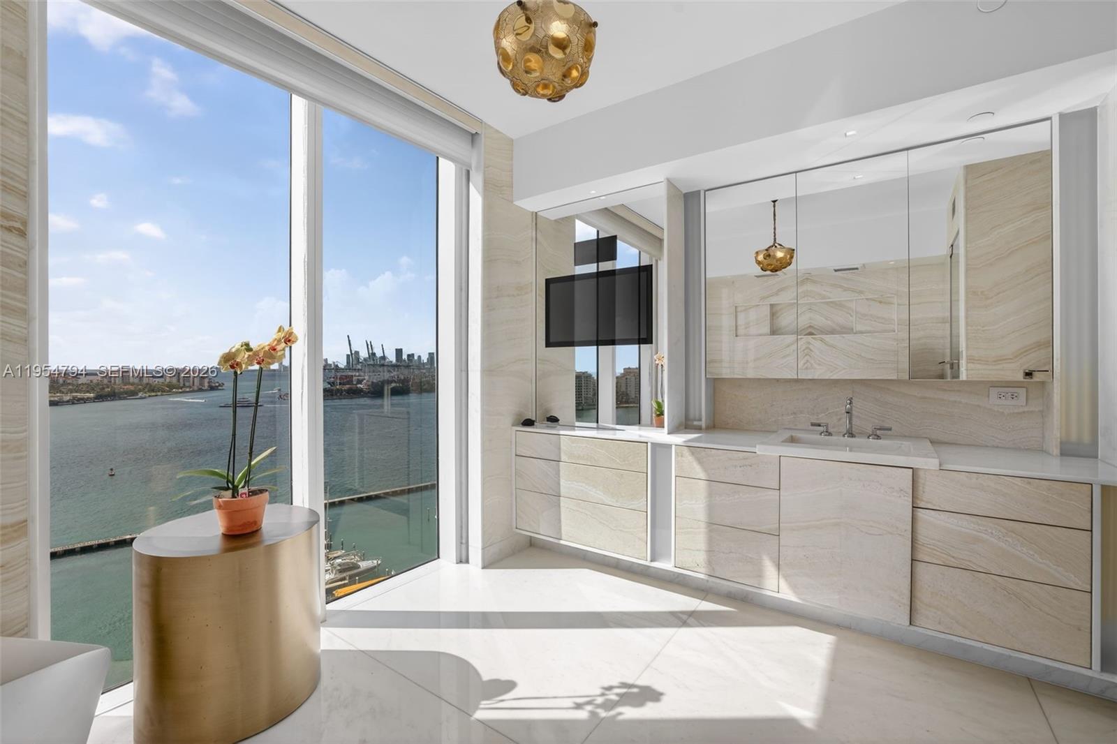 1000 S Pointe Dr #1501, Miami Beach FL 33139