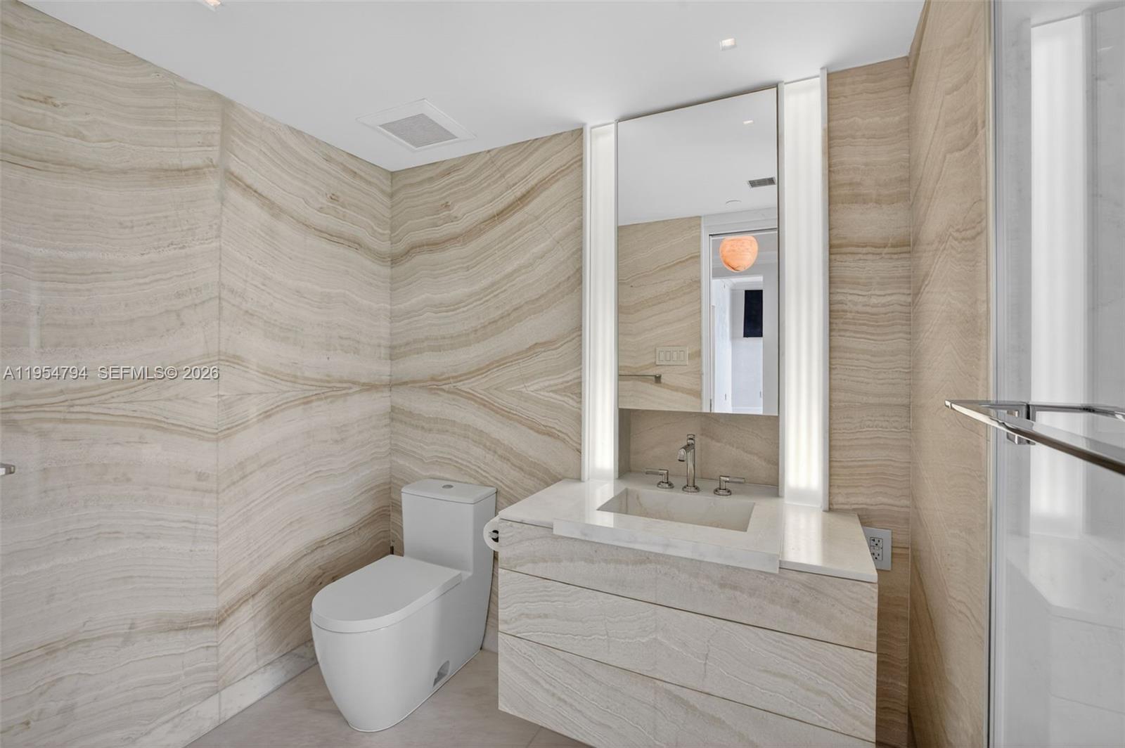 1000 S Pointe Dr #1501, Miami Beach FL 33139