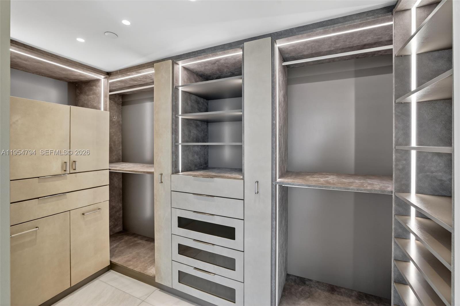 1000 S Pointe Dr #1501, Miami Beach FL 33139