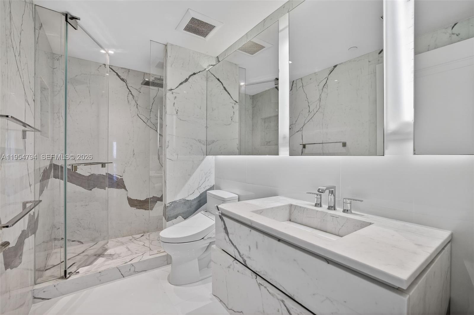 1000 S Pointe Dr #1501, Miami Beach FL 33139