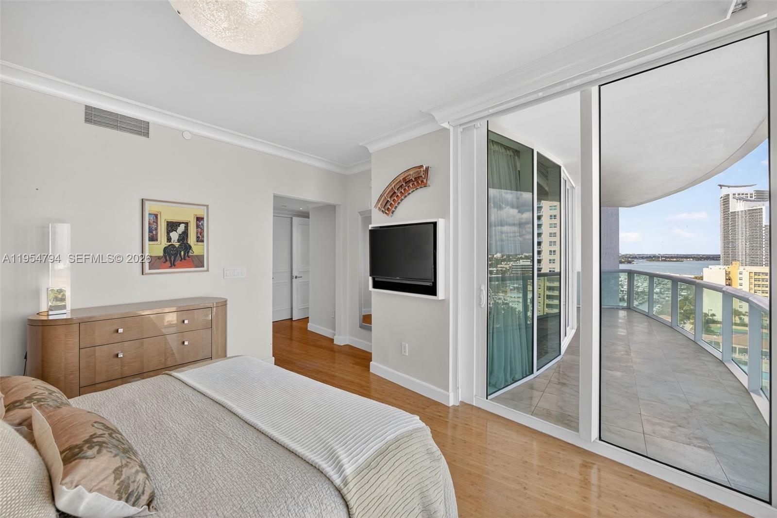 1000 S Pointe Dr #1501, Miami Beach FL 33139
