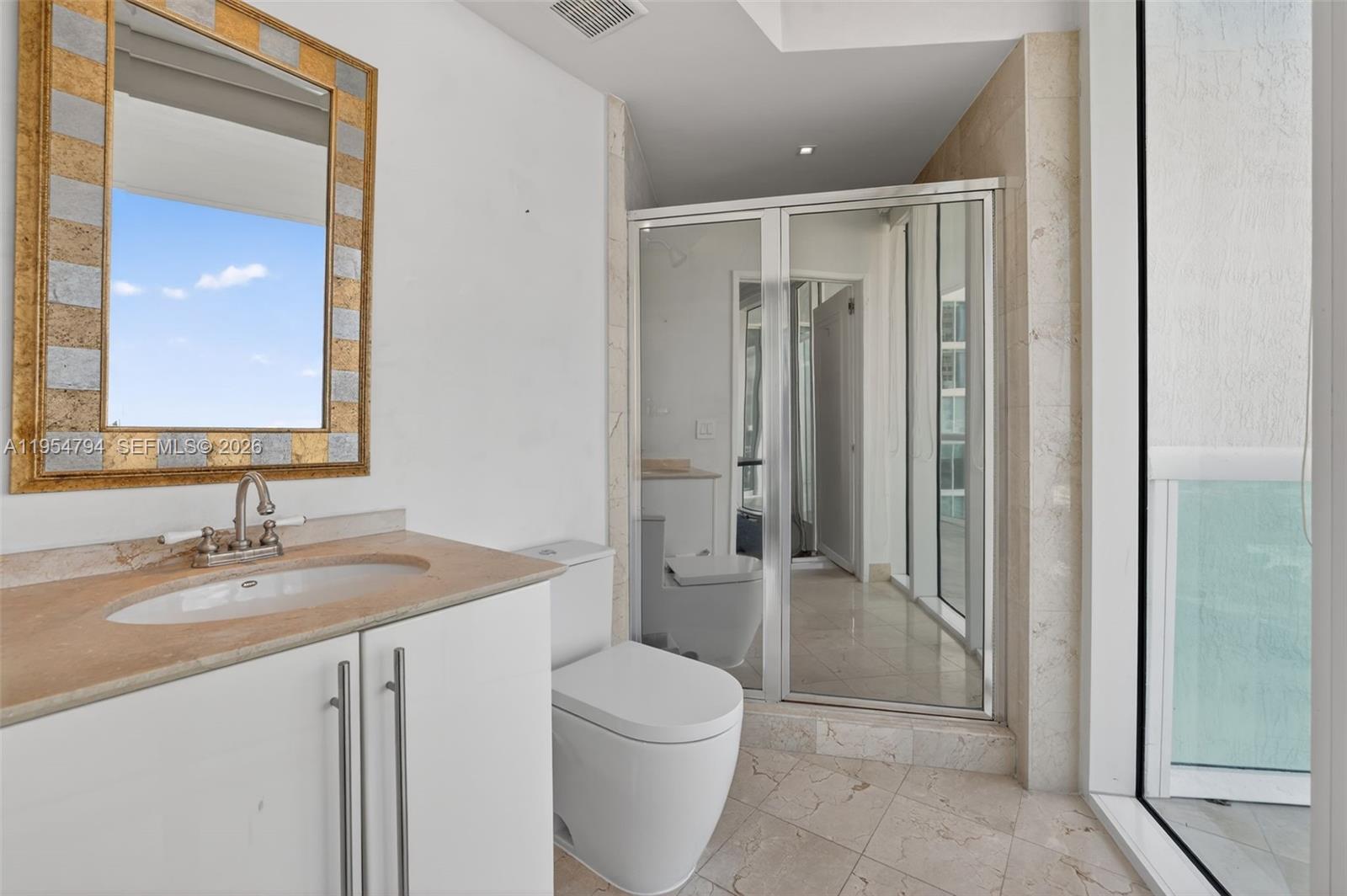 1000 S Pointe Dr #1501, Miami Beach FL 33139