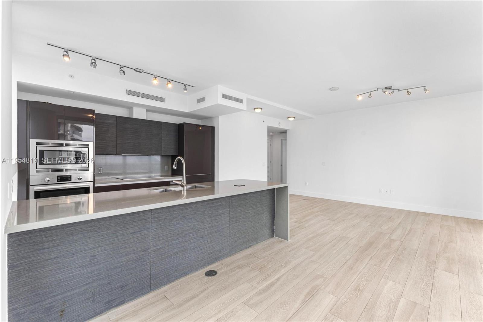 1080 Brickell Ave #3909, Miami FL 33131