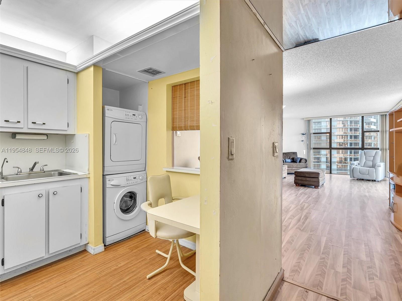 3731 N Country Club Dr #1223, Aventura FL 33180