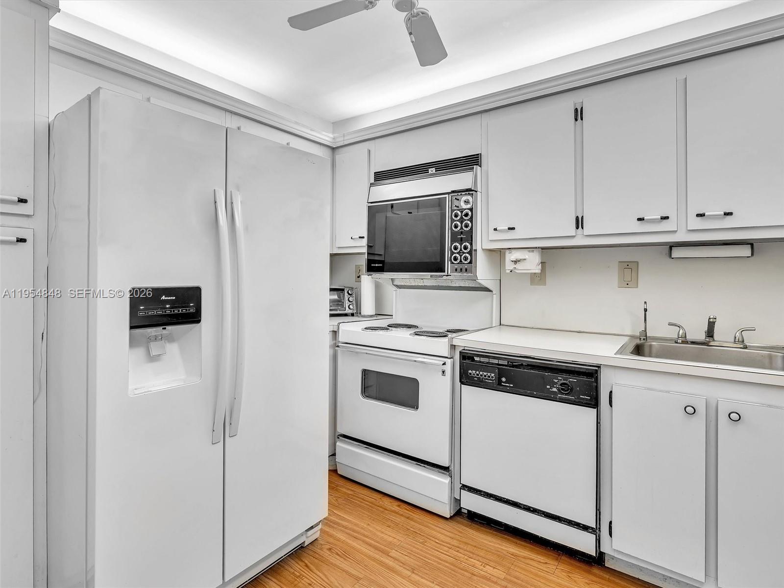 3731 N Country Club Dr #1223, Aventura FL 33180