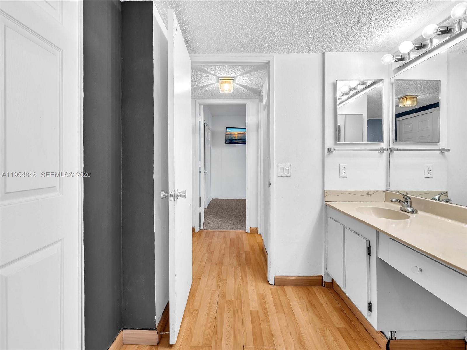 3731 N Country Club Dr #1223, Aventura FL 33180