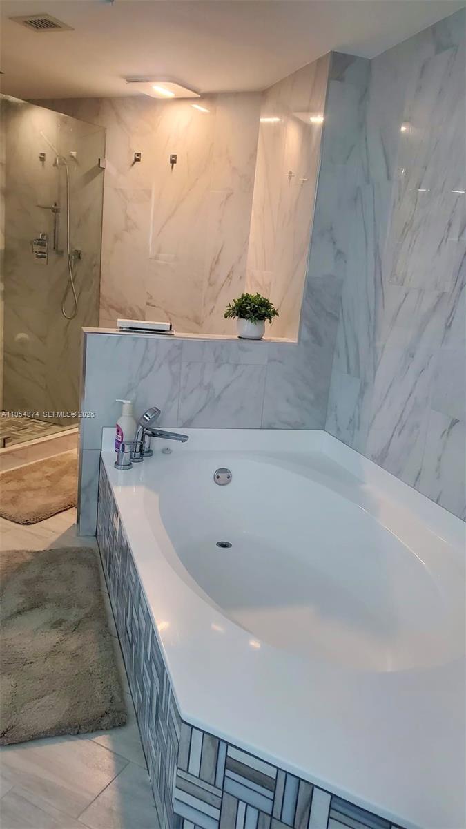 3600 Mystic Pointe Dr #913, Aventura FL 33180