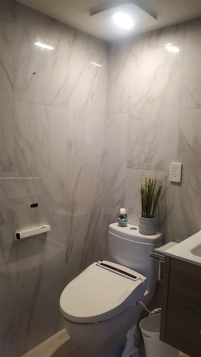 3600 Mystic Pointe Dr #913, Aventura FL 33180