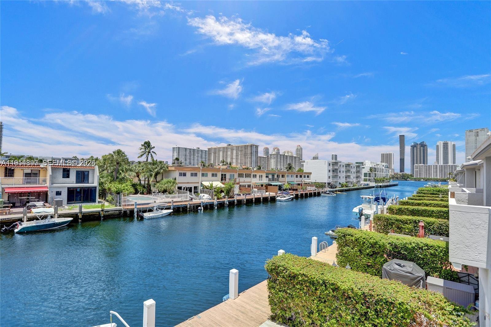 North Miami Beach FL 33160 - A11954897