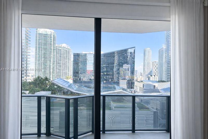 45 SW 9th St #1208, Miami FL 33130