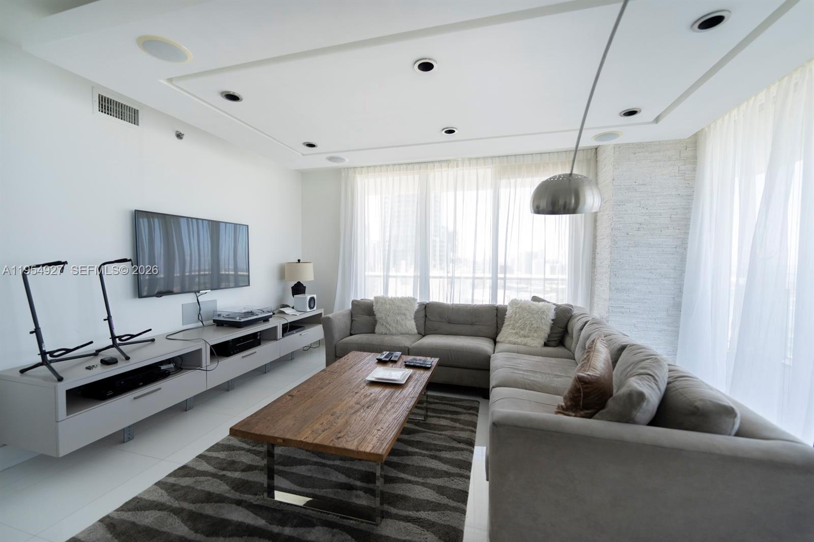 50 Biscayne Blvd #3702, Miami FL 33132